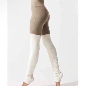 ALO Goddess Yoga Leggings Two-Tone Leggings in Tan and Cream